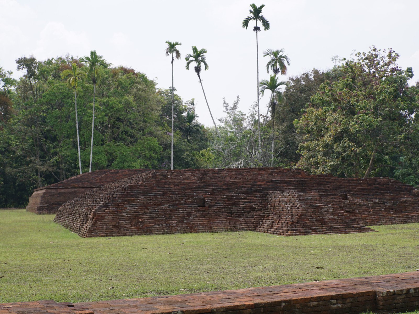 candi kembar batu